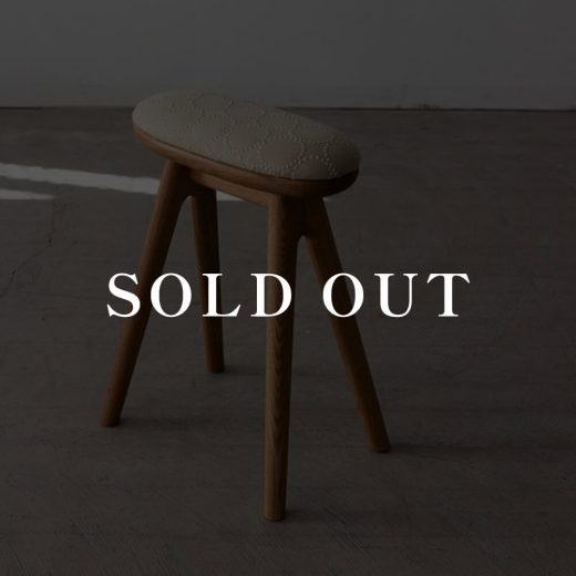 coupé kitchen stool 〈ホワイトオーク材 - 張地ミナペルホネン ベージュ〉スツール 椅子 家具