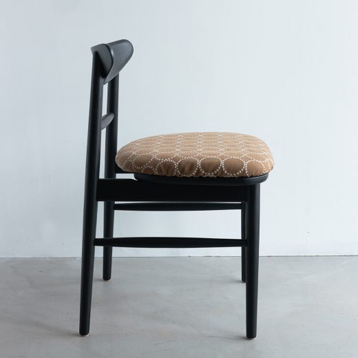emi chair ( エミ チェア ) × minä perhonen〈ブラック（ウレタン塗装）/  張地 キャメル〉