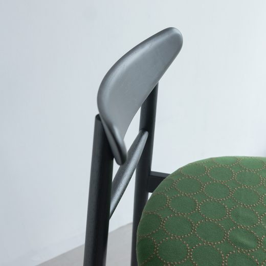 emi chair ( エミ チェア ) × minä perhonen〈ブラック（ウレタン塗装）/  張地 グリーン〉