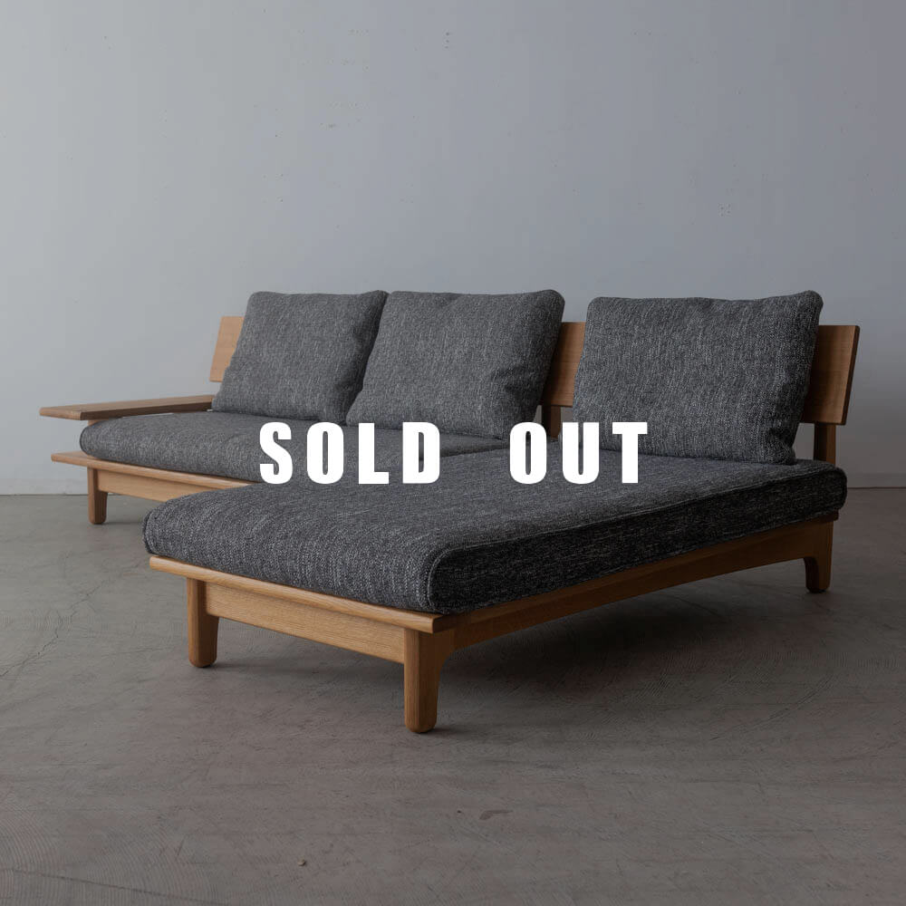 ［飛騨産業アウトレット］森のことば 2Pソファ（右肘付）＋カウチソファ OF色 ベガスDGR（Cランク）クッション大 ×2 売り切れ