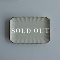 アウトレット食器(器市)の【WEB限定】白化粧 菊型焼物皿 売り切れ