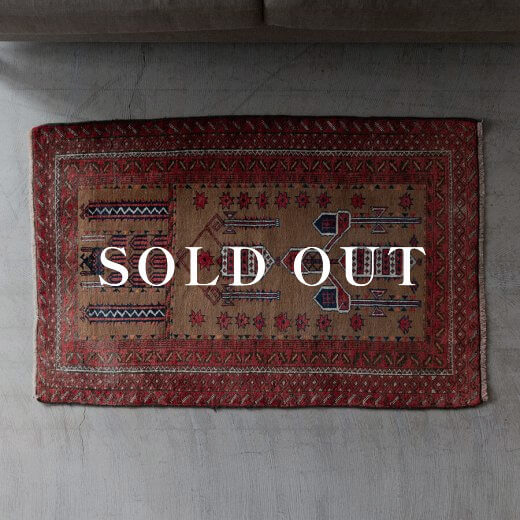 ハンドメイドラグのトライバルラグ 135×105cm 【RED-BE】売り切れ