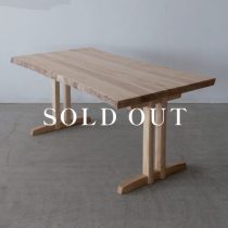 ［現品SALE］栃（トチ）ブックマッチテーブル W1600 オイル仕上げ - 2本脚 天厚50mm 高山産樹齢120年 売り切れ