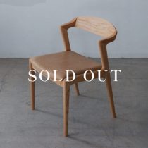 アウトレット家具の［現品SALE］ユナ セミアームチェア レッドオーク材 - オイル仕上げ オイルレザーOL94 ベージュ 売り切れ