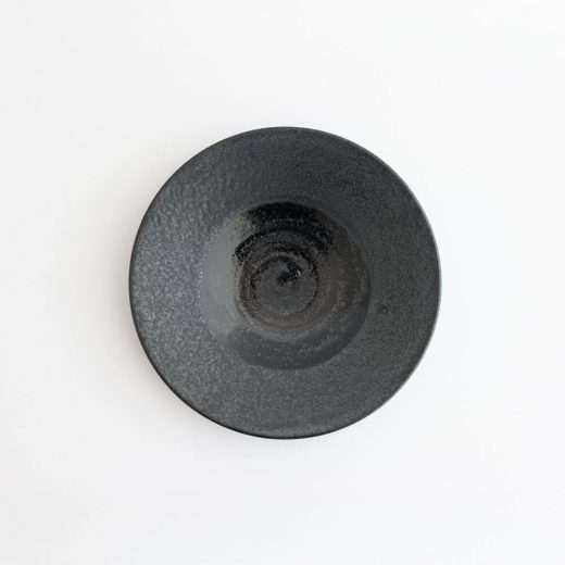 アウトレット食器（器市）の【WEB限定】黒ちぢれ 輪二重9.5皿