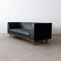 アウトレット家具の［現品SALE］Crossover_SHOT 3Pソファ+ オットマン 本革S2 マホガニー材 / ウレタン仕上げ