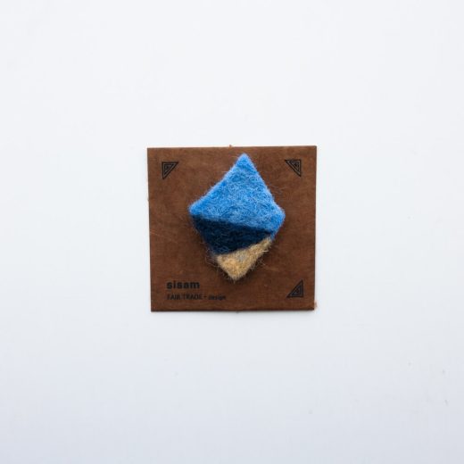 ［2025母の日限定］ポストカード付き ブローチとハンカチと白樺の一輪挿し -Triangle Blue-