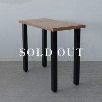 アウトレット家具の［現品SALE］国産材キハダ 幅剥ぎデスク オイル塗装 - アイアン4本脚 HDT-４S-I-BK W870×430×H720 売り切れ