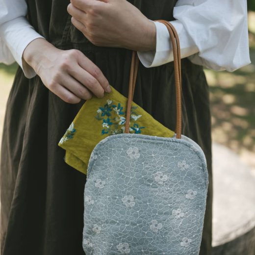 ［2025母の日限定］刺繍ハンカチと白樺の一輪挿しセット（ベージュ）