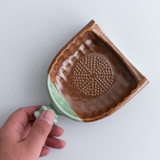 【WEB限定】ビン型おろし皿 (大) 茶 -器市-［売り切り終了］