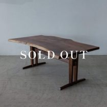 アウトレット家具の［現品SALE］ウォールナット一枚板テーブル - オイル仕上げ 2本脚 W1800×D920-970×H700売り切れ