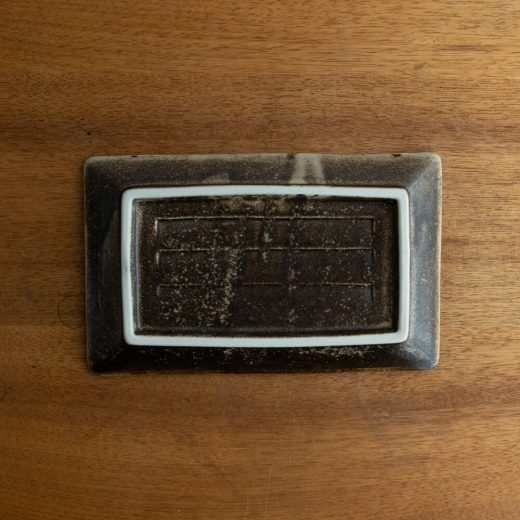 茶イラボ十字彫り焼物皿 -器市-