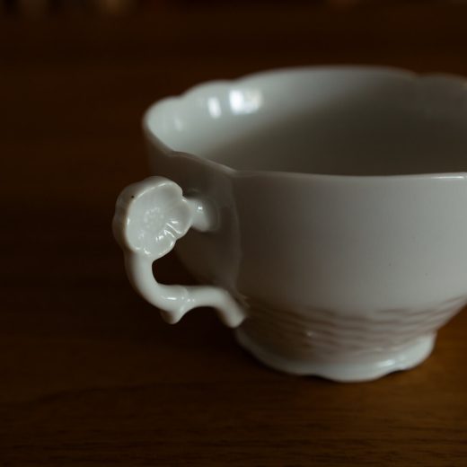 白磁フレア ティーカップ