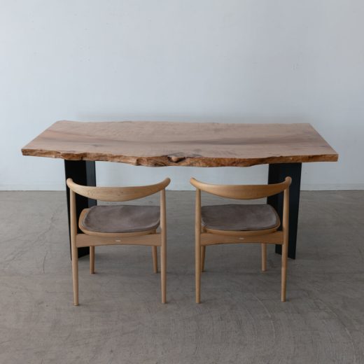 ［現品SALE］水目桜一枚板テーブル / オイル仕上げ  アイアン脚 極上縮杢入り W1830×D910-1030×H720