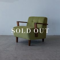 アウトレット家具の［現品SALE］1Pソファ チュードル ウォールナット材 オイル仕上げ - 張地：アトレ グリーン 売り切れ