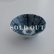 アウトレット食器（器市）の【WEB限定】紺青花 三ツ足38鉢 売り切れ