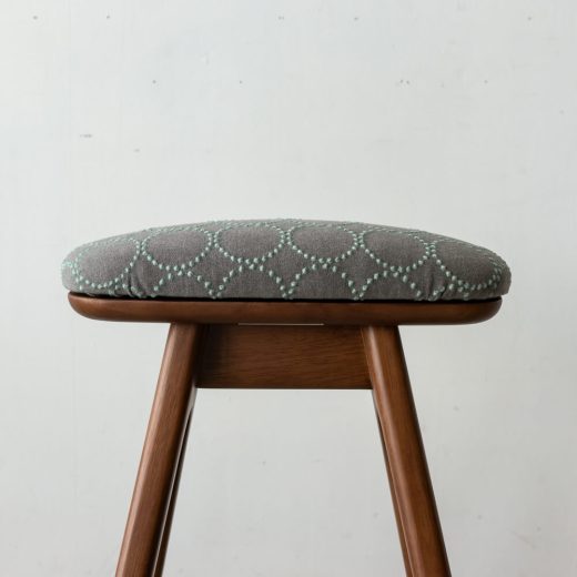 【送料込】キッチンスツール(H630)＋張地ミナペルホネン tambourine (if2106/GY.刺繍BL)
