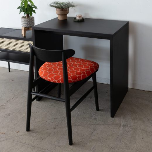 ［現品SALE］M.M.デスク（ W770 ナラ材 / BK色） + emi chair （ホワイトオーク材/ ウレタンBK色 張地：ミナペルホネン/オレンジ）