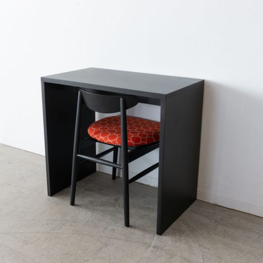 ［現品SALE］M.M.デスク（ W770 ナラ材 / BK色） + emi chair （ホワイトオーク材/ ウレタンBK色 張地：ミナペルホネン/オレンジ）