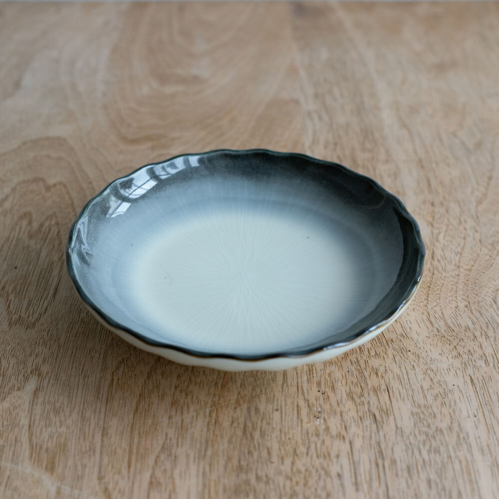 【WEB限定】淵さび菊割4寸皿 灰 -器市-