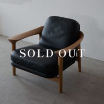 アウトレット家具の［現品SALE］BRIDGE ソファ 1S [NA] 座面-R2ブラック(革) ホワイトオーク無垢材 - オイル塗装 売り切れ