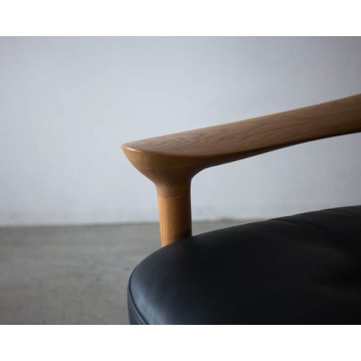 ［現品SALE］BRIDGE ソファ 1S [NA] 座面:R2ブラック(革) ホワイトオーク無垢材 / オイル塗装