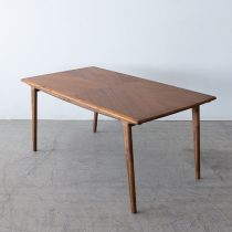 アウトレット家具の［廃盤SALE］chapter ダイニングテーブル155 DT31005Q-NM200 アカシア/ウォールナット/ オイル仕上げ