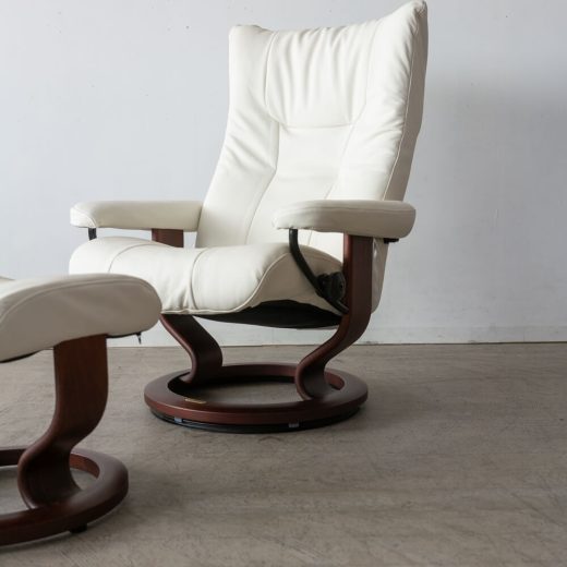 ［アップサイクル品］エコーネス ストレスレスソファ ウイングM オットマン付き 革張り替え済み（牛本革 クロムなめし）