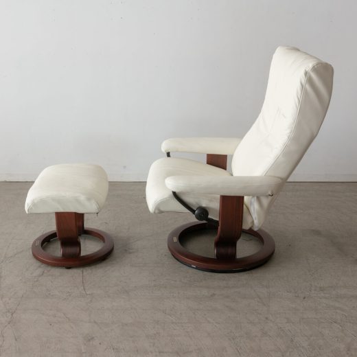 ［アップサイクル品］エコーネス ストレスレスソファ ウイングM オットマン付き 革張り替え済み（牛本革 クロムなめし）