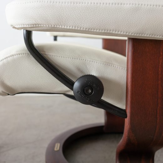 ［アップサイクル品］エコーネス ストレスレスソファ ウイングM オットマン付き 革張り替え済み（牛本革 クロムなめし）