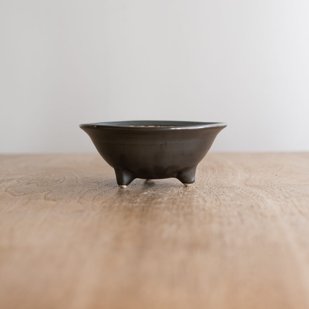 【WEB限定】花カノコ 黒 三つ足38鉢 -器市-