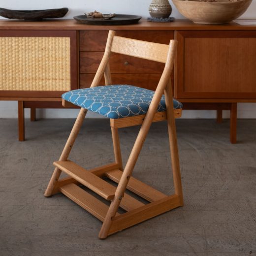 ［アップサイクル品］日進木工 学習椅子T-KIDS オーク材 / ウレタン塗装 ミナペルホネン tambourine / ブルー