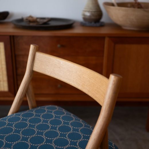 ［アップサイクル品］日進木工 学習椅子T-KIDS オーク材 / ウレタン塗装 ミナペルホネン tambourine / ブルー