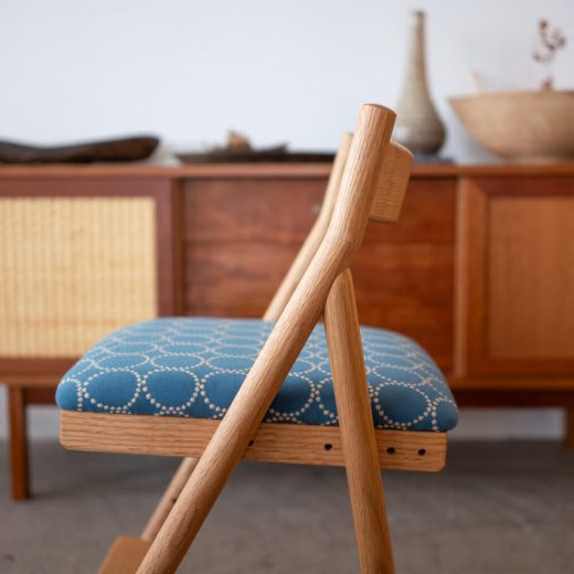 ［アップサイクル品］日進木工 学習椅子T-KIDS オーク材 / ウレタン塗装 ミナペルホネン tambourine / ブルー