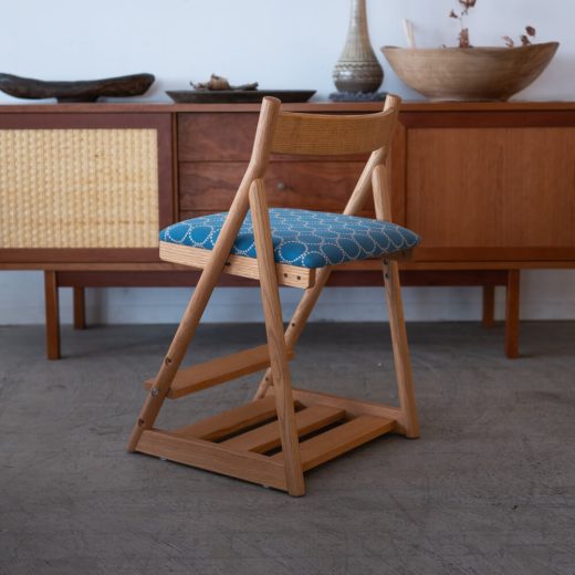 ［アップサイクル品］日進木工 学習椅子T-KIDS オーク材 / ウレタン塗装 ミナペルホネン tambourine / ブルー