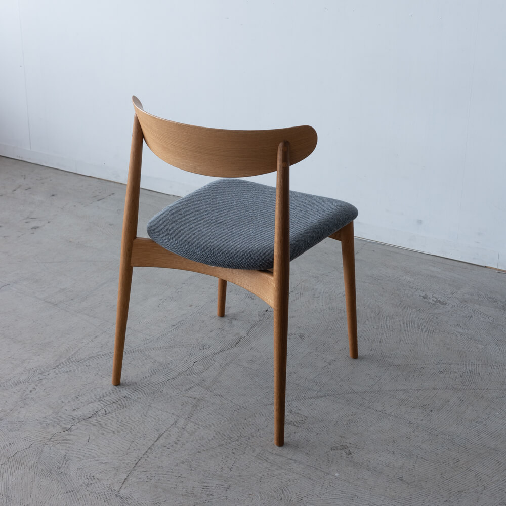 ［飛騨産業アウトレット］SEOTO チェア KD200N ホワイトオーク/OF 張地ランクB NC157 チャコールグレー