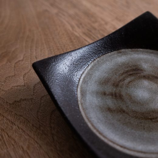 【WEB限定】深山雪 手引き正角4.5皿 -器市-