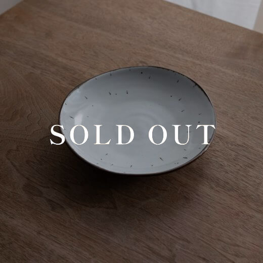 アウトレット食器（器市）の鉄粉流し三ツ山6寸皿 売り切れ