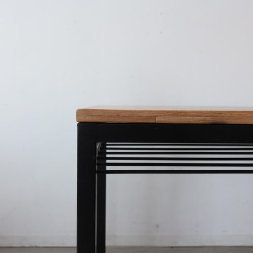 ［B品］棚付き ホワイトオーク無垢材テーブル/ オイル仕上げ（耳付加工 / 厚み仕上げタイプ）アイアン脚