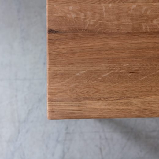 ［B品］棚付き ホワイトオーク無垢材テーブル/ オイル仕上げ（耳付加工 / 厚み仕上げタイプ）アイアン脚