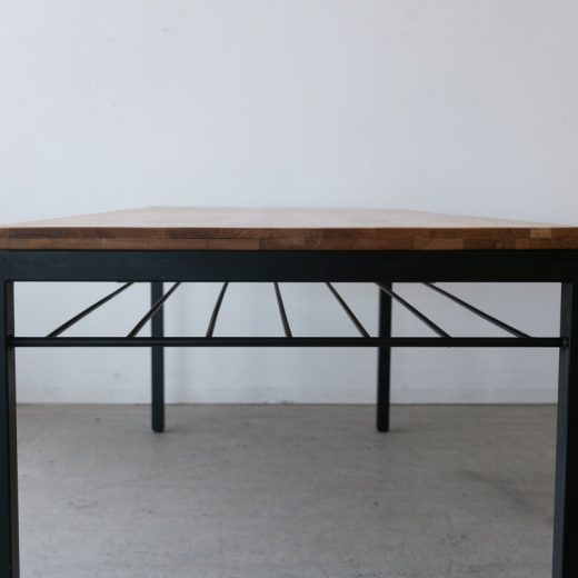 ［B品］棚付き ホワイトオーク無垢材テーブル/ オイル仕上げ（耳付加工 / 厚み仕上げタイプ）アイアン脚