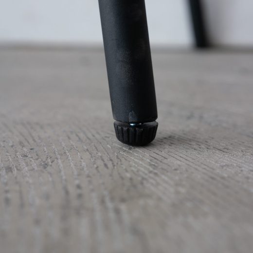 ［現品SALE］北海道産 沢胡桃材 幅剥ぎ天板 耳付き（オイル仕上げ/ アイアン4本脚）