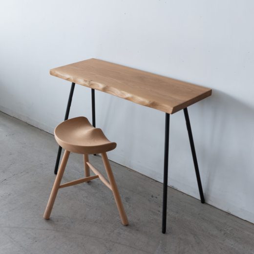 ［現品SALE］北海道産 沢胡桃材 幅剥ぎ天板 耳付き（オイル仕上げ/ アイアン4本脚）