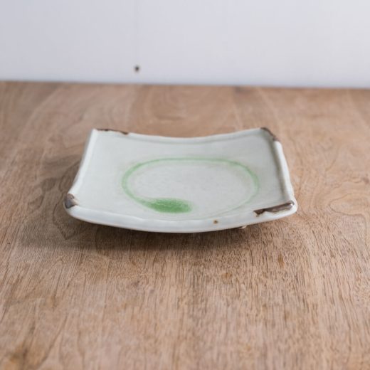 【WEB限定】鳴門貫入 四ツ足角皿 -器市-