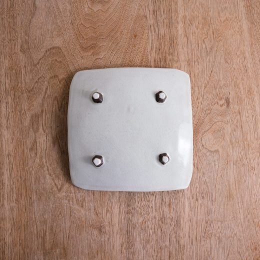 【WEB限定】鳴門貫入 四ツ足角皿 -器市-