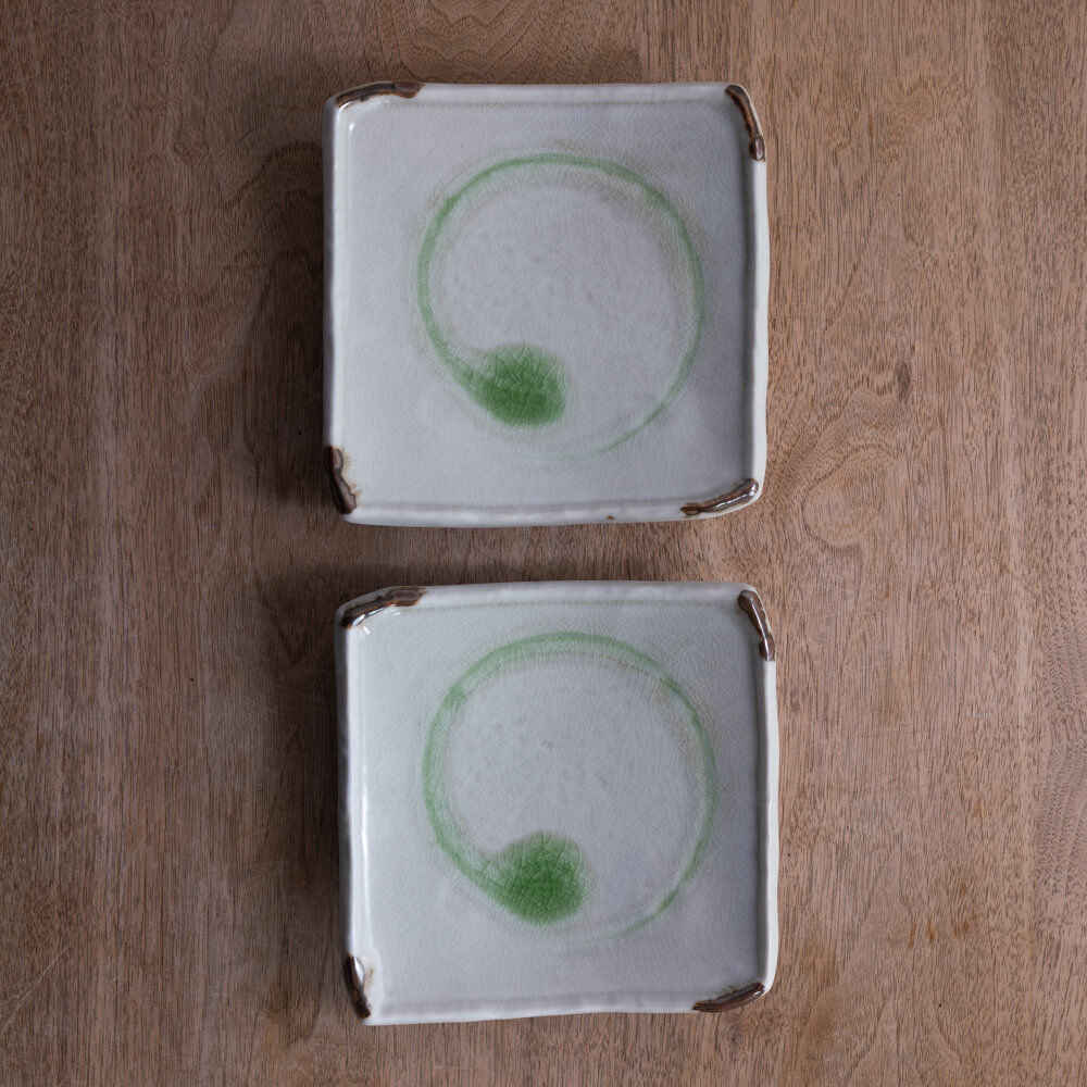 【WEB限定】鳴門貫入 四ツ足角皿 -器市-