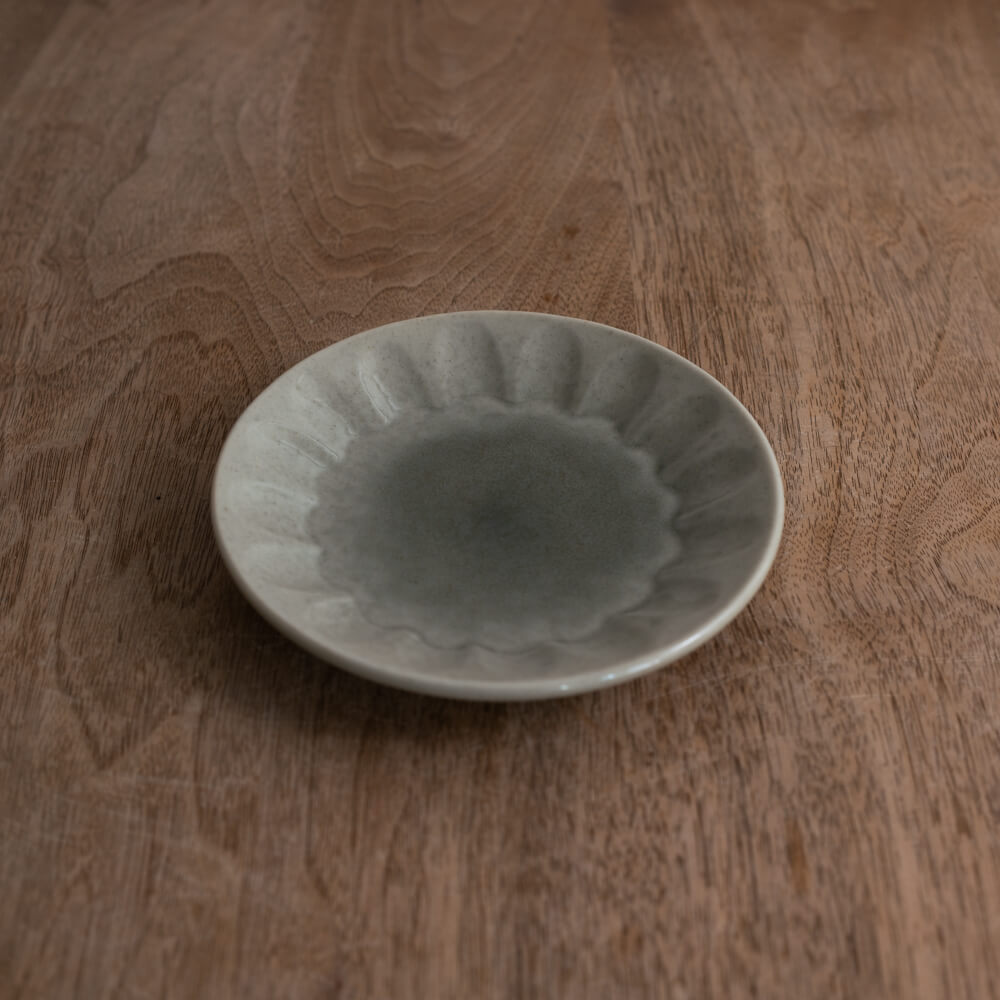 【WEB限定】しのぎ型45皿 薄緑釉 -器市-