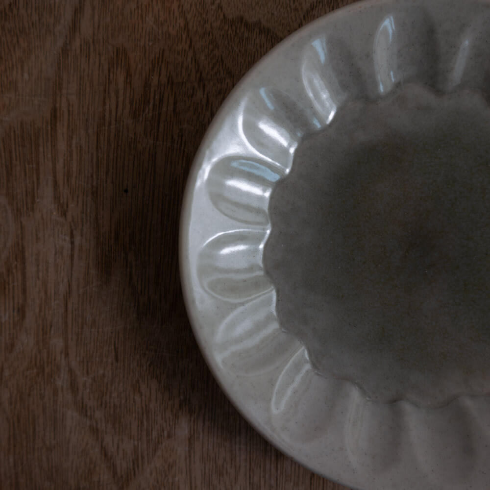 【WEB限定】しのぎ型45皿 薄緑釉 -器市-