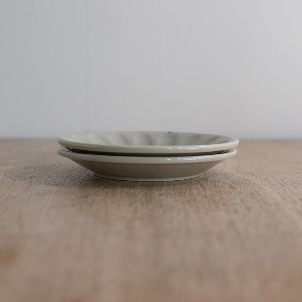 【WEB限定】しのぎ型45皿 薄緑釉 -器市-