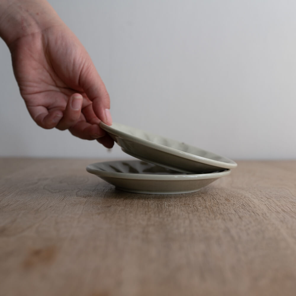 【WEB限定】しのぎ型45皿 薄緑釉 -器市-